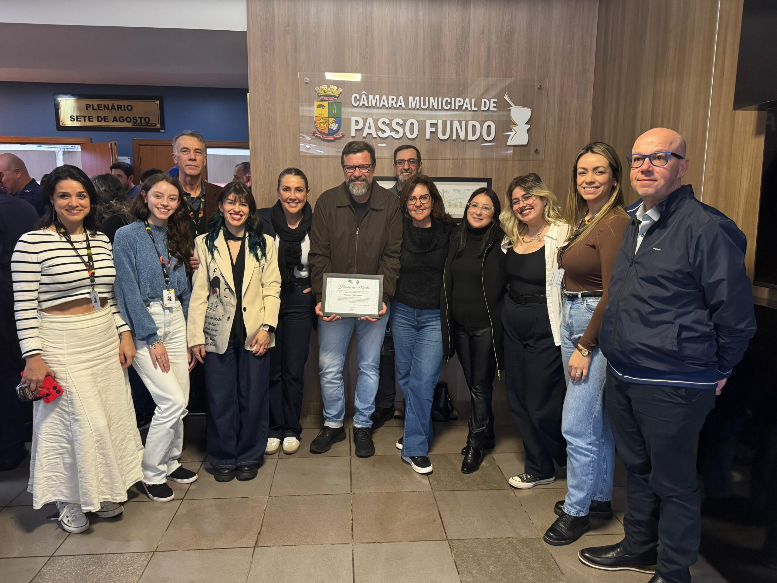 Marina homenageia programa Café Expresso pelos 10 anos de atividades na Rádio UPF