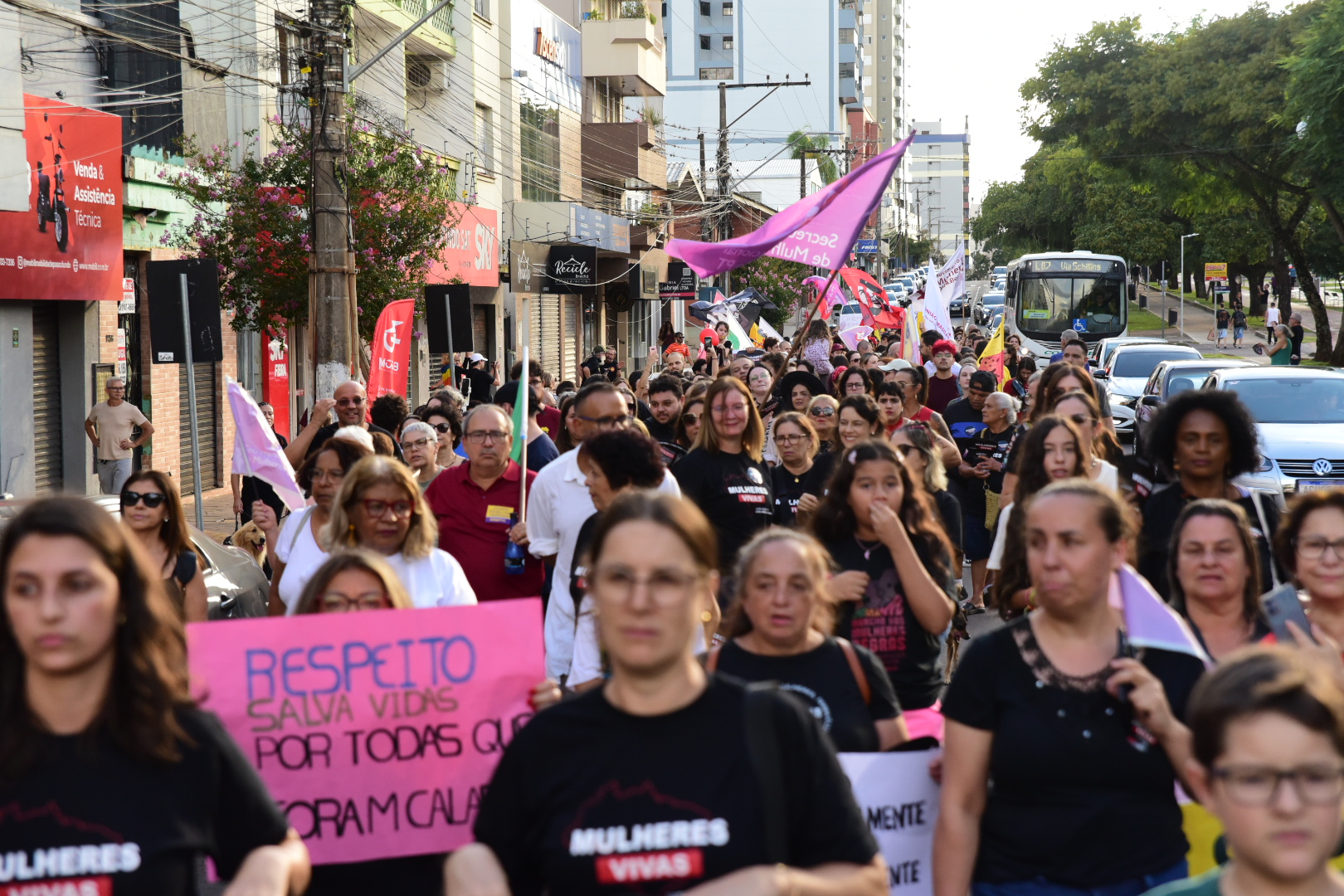 Ato “Mulheres Vivas” denuncia feminicídios e cobra medidas de proteção às mulheres em Passo Fundo e no RS